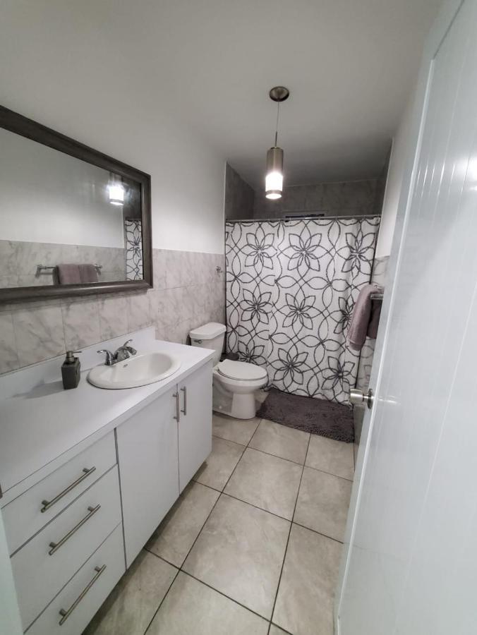 Aguadilla Sunrise Apt With Ac Wifi 8 Minute Walk From Crashboat Beach Esterno foto